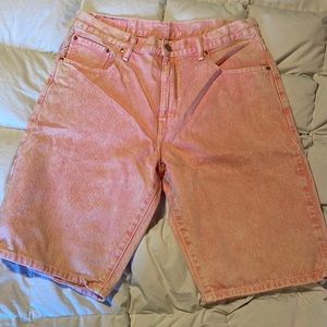 Pink Levi’s jean shorts